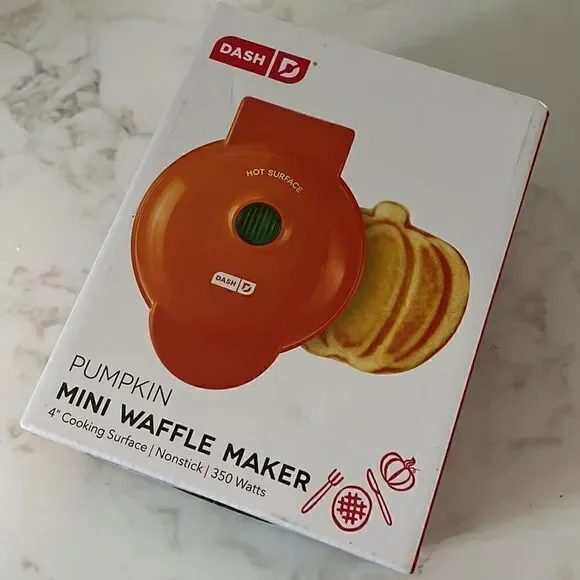 DASH Mini waffle Maker NWT - Picture 2 of 4